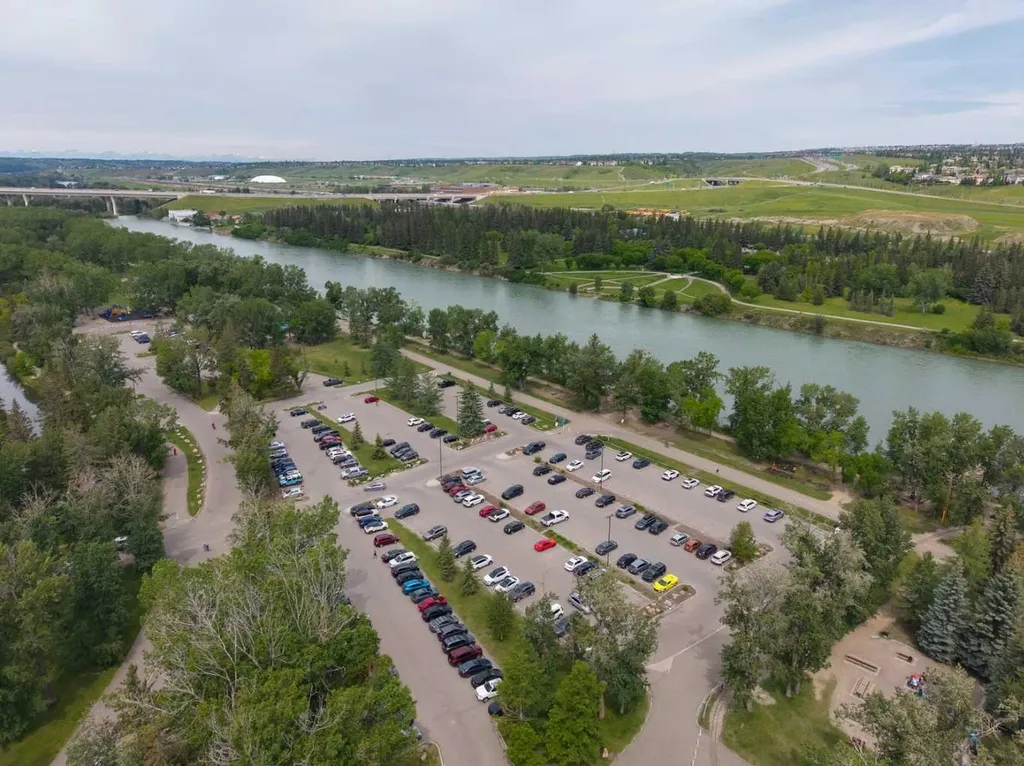 8816 48 Avenue Calgary AB T3B 2B2