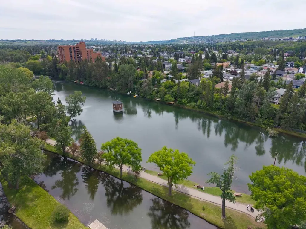 8816 48 Avenue Calgary AB T3B 2B2