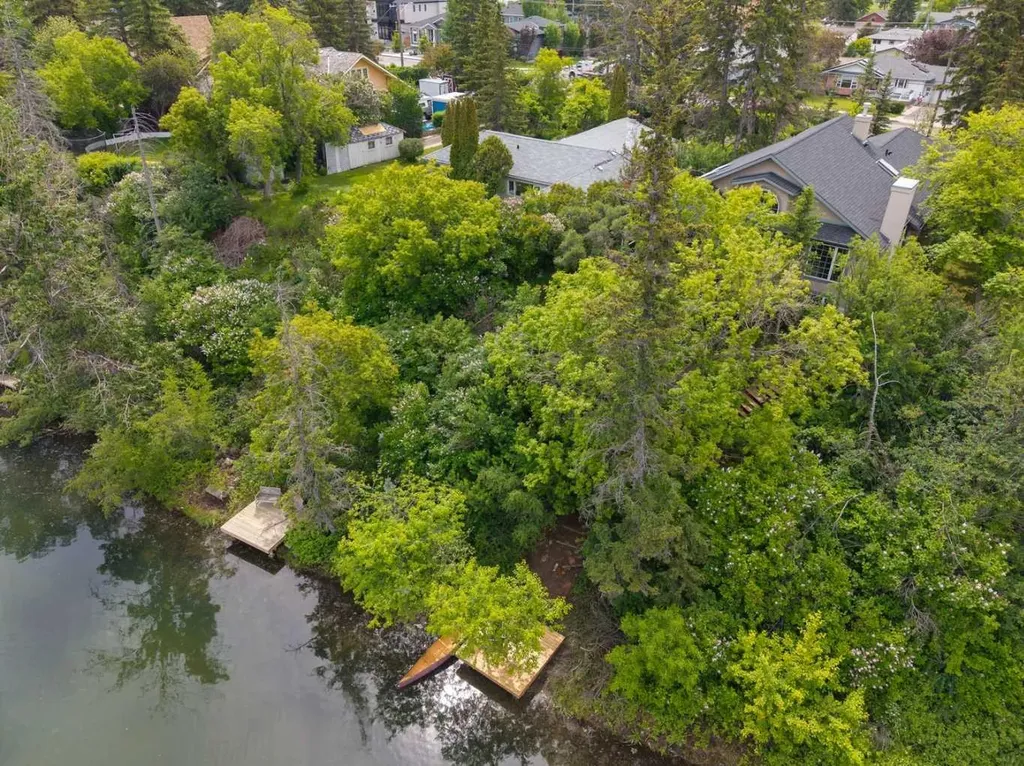 8816 48 Avenue Calgary AB T3B 2B2