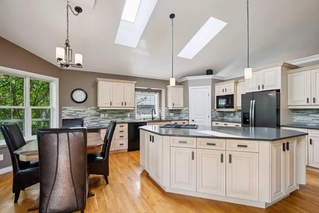 8816 48 Avenue Calgary AB T3B 2B2