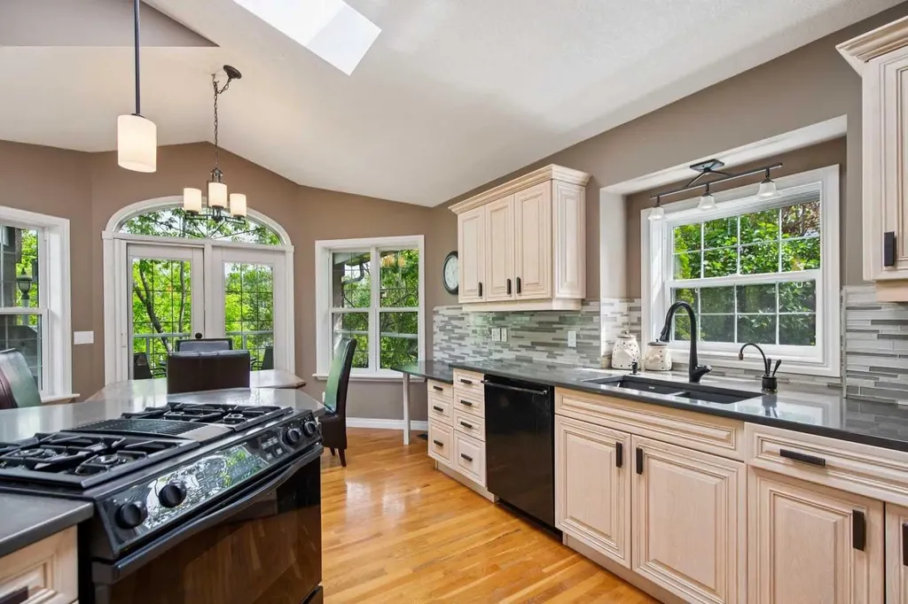 8816 48 Avenue Calgary AB T3B 2B2