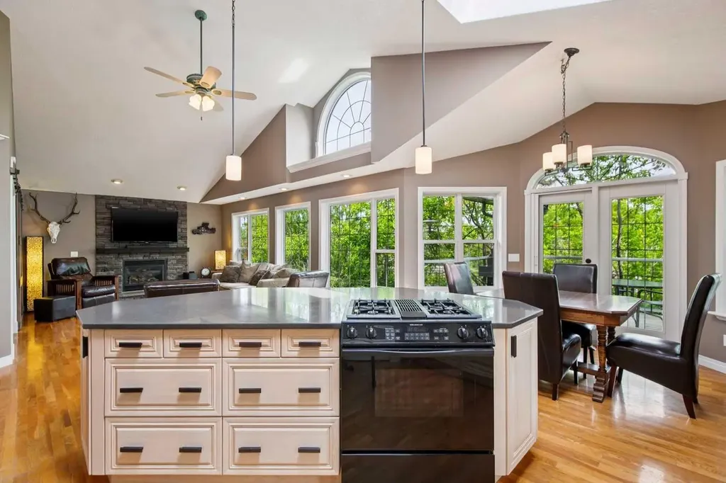 8816 48 Avenue Calgary AB T3B 2B2