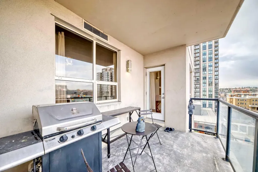 1053 10 Street SW Calgary AB T2R 1S6