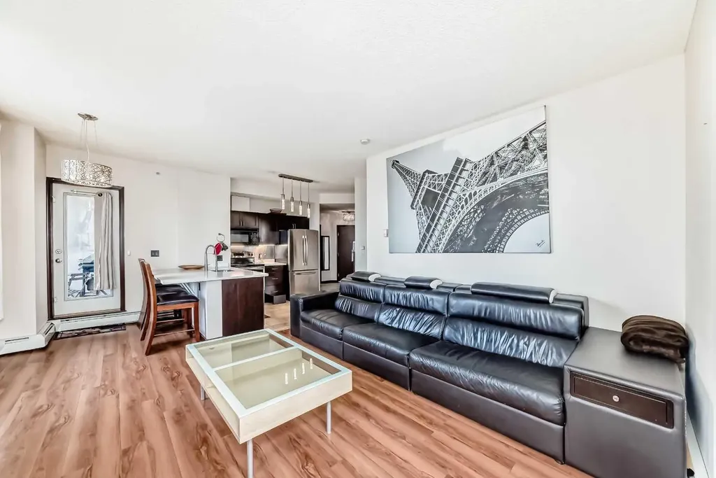 1053 10 Street SW Calgary AB T2R 1S6