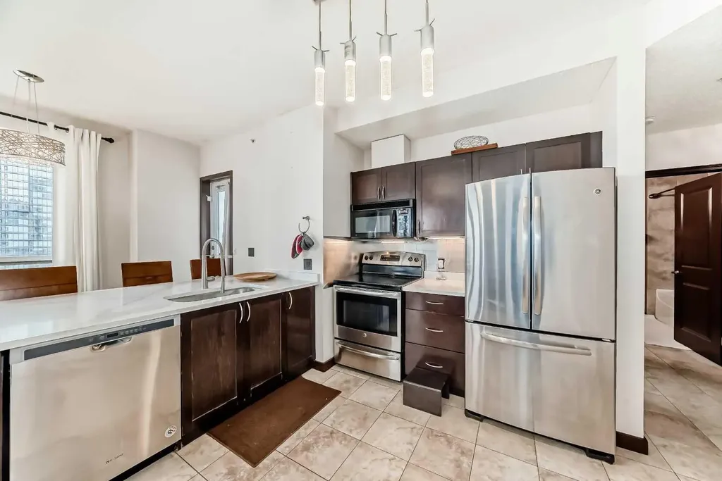 1053 10 Street SW Calgary AB T2R 1S6