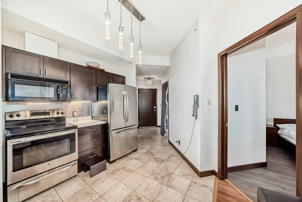 1053 10 Street SW Calgary AB T2R 1S6