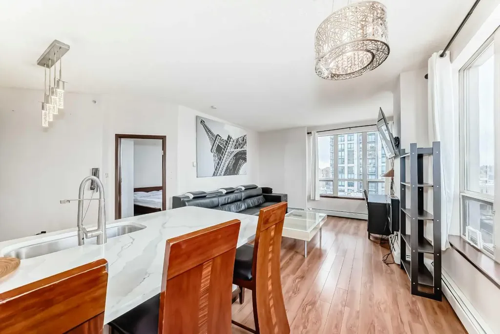 1053 10 Street SW Calgary AB T2R 1S6