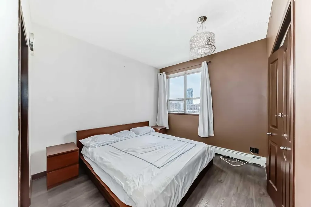 1053 10 Street SW Calgary AB T2R 1S6