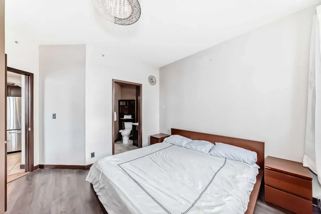 1053 10 Street SW Calgary AB T2R 1S6