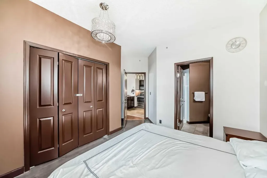 1053 10 Street SW Calgary AB T2R 1S6