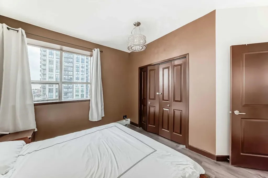 1053 10 Street SW Calgary AB T2R 1S6