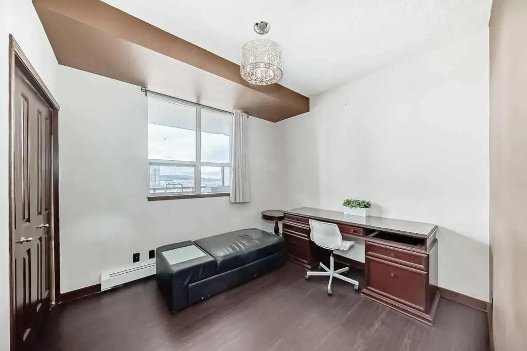 1053 10 Street SW Calgary AB T2R 1S6