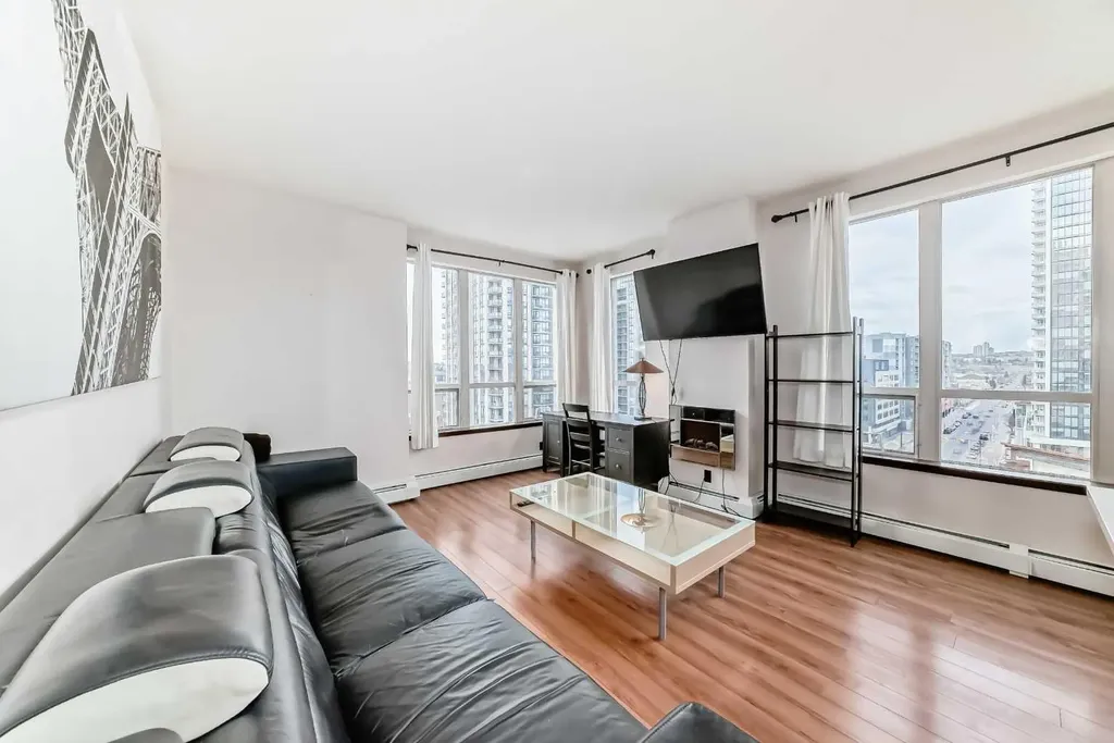 1053 10 Street SW Calgary AB T2R 1S6