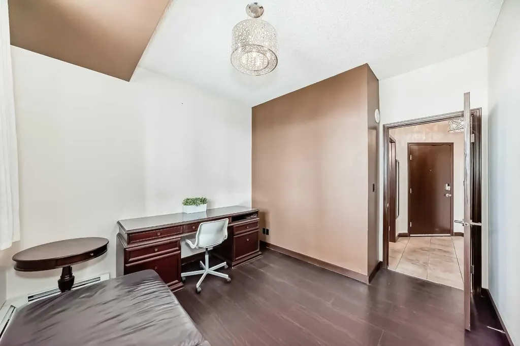 1053 10 Street SW Calgary AB T2R 1S6