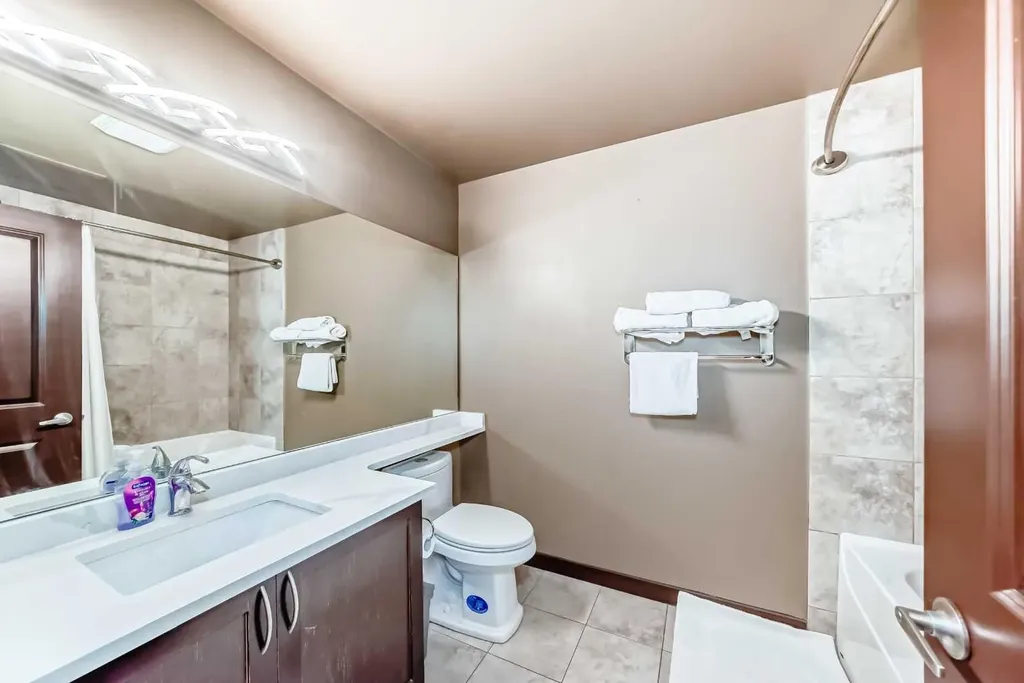 1053 10 Street SW Calgary AB T2R 1S6
