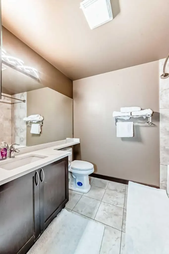 1053 10 Street SW Calgary AB T2R 1S6