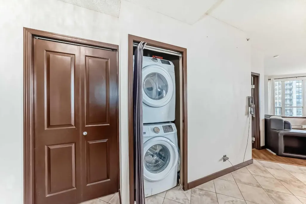 1053 10 Street SW Calgary AB T2R 1S6