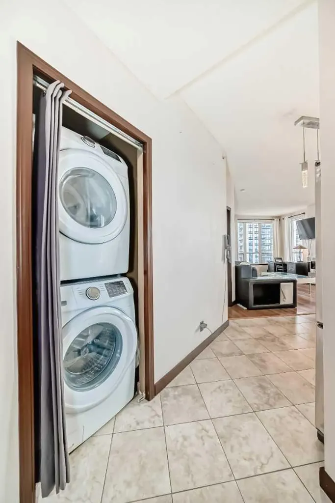 1053 10 Street SW Calgary AB T2R 1S6