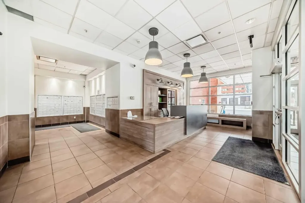 1053 10 Street SW Calgary AB T2R 1S6