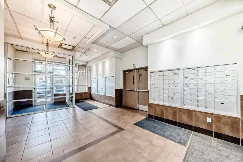 1053 10 Street SW Calgary AB T2R 1S6