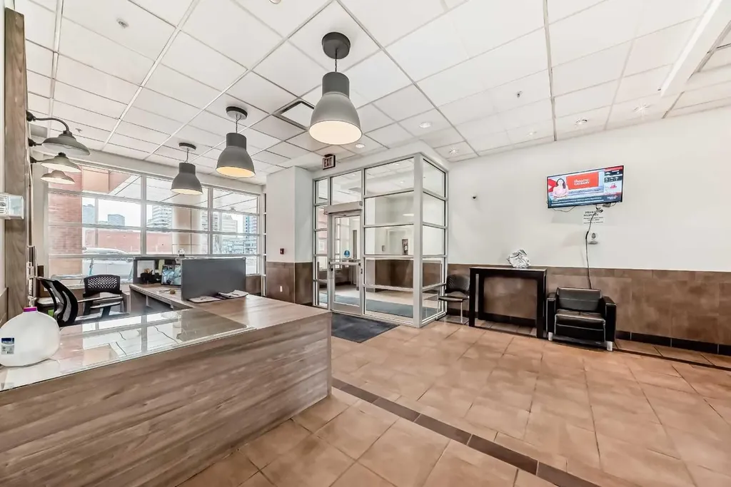 1053 10 Street SW Calgary AB T2R 1S6