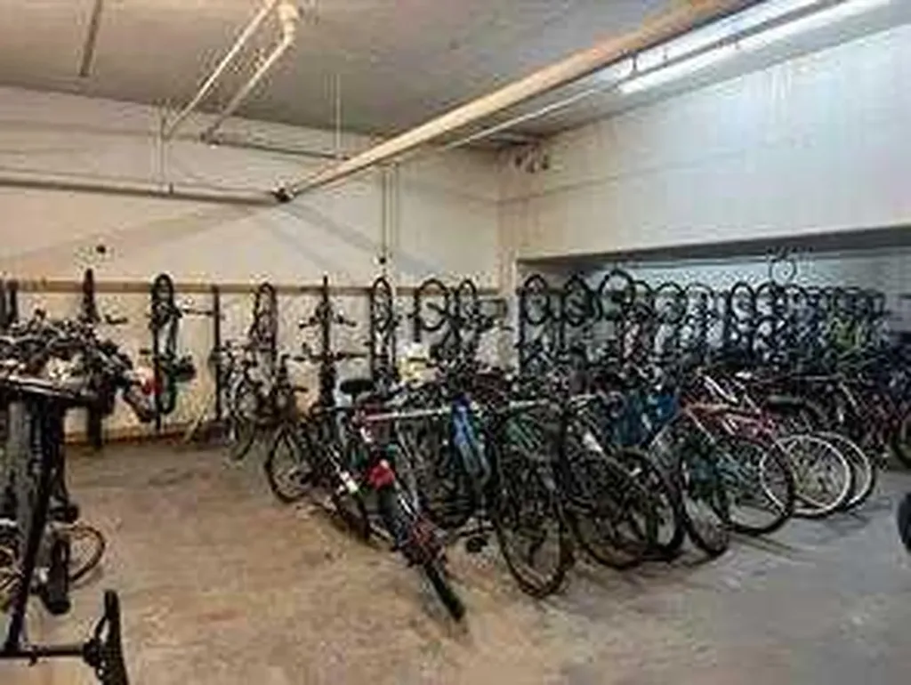 1053 10 Street SW Calgary AB T2R 1S6