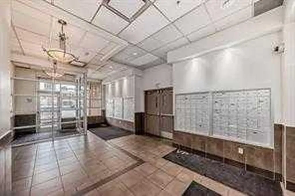 1053 10 Street SW Calgary AB T2R 1S6