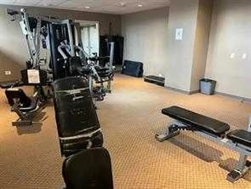 1053 10 Street SW Calgary AB T2R 1S6