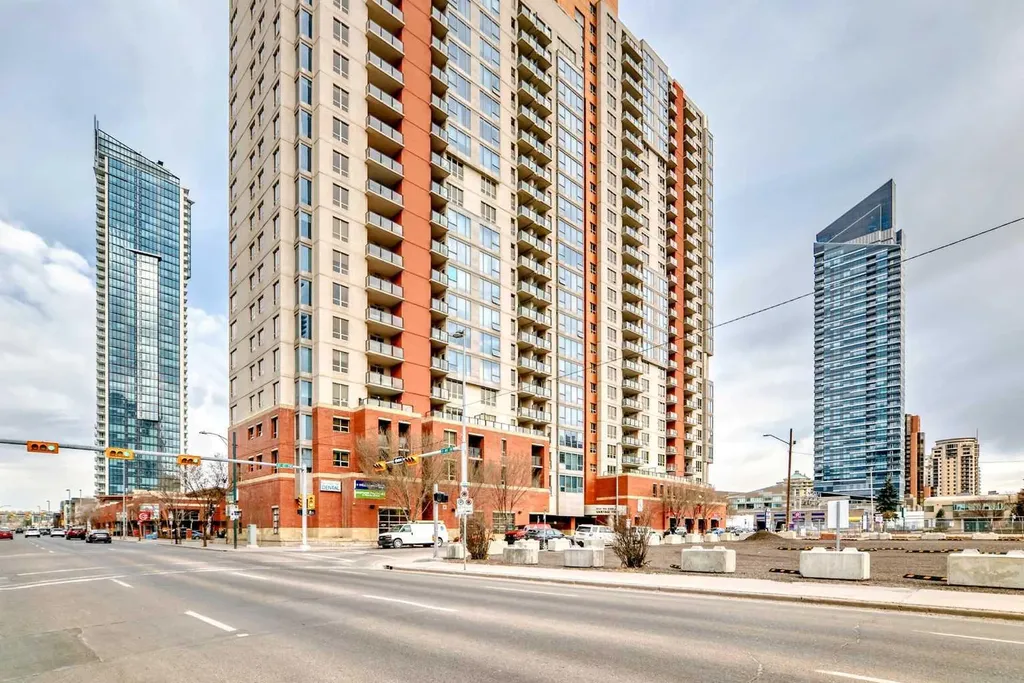 1053 10 Street SW Calgary AB T2R 1S6