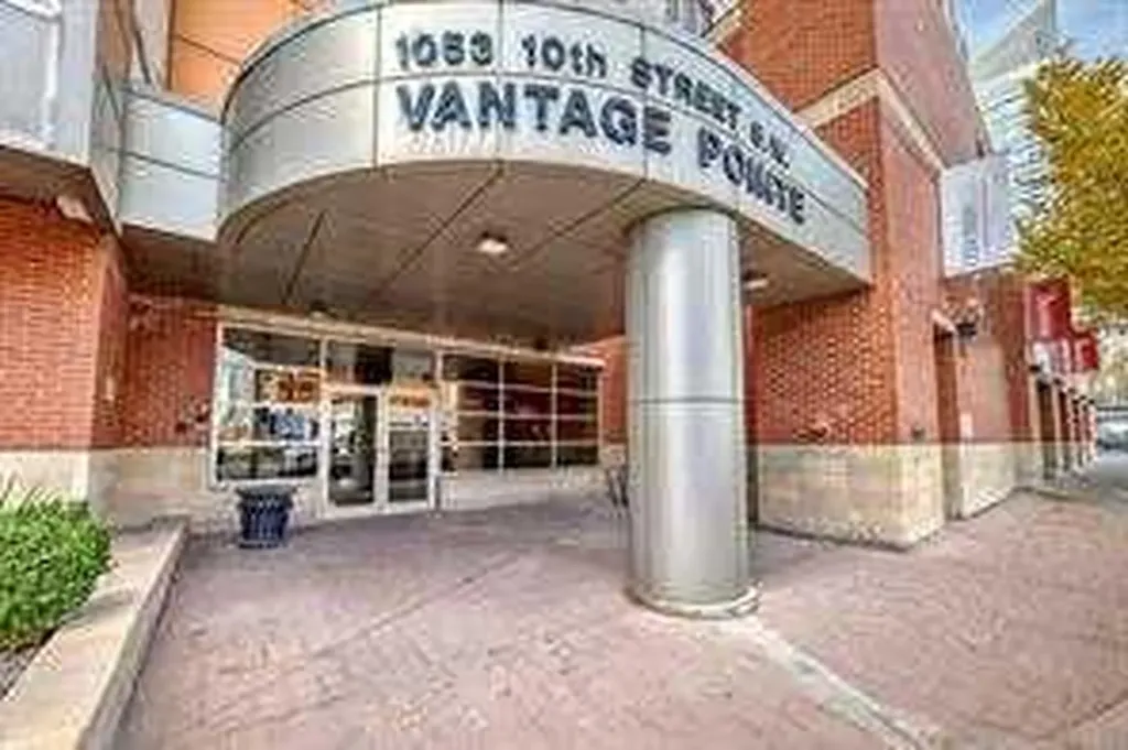 1053 10 Street SW Calgary AB T2R 1S6