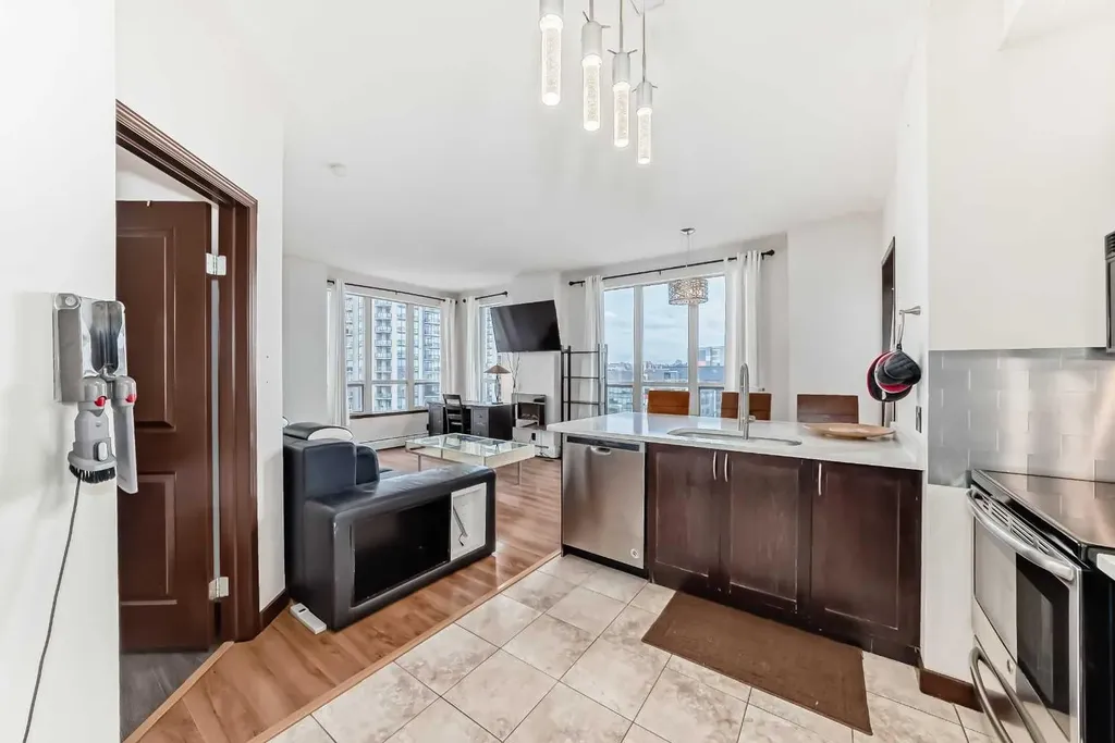 1053 10 Street SW Calgary AB T2R 1S6