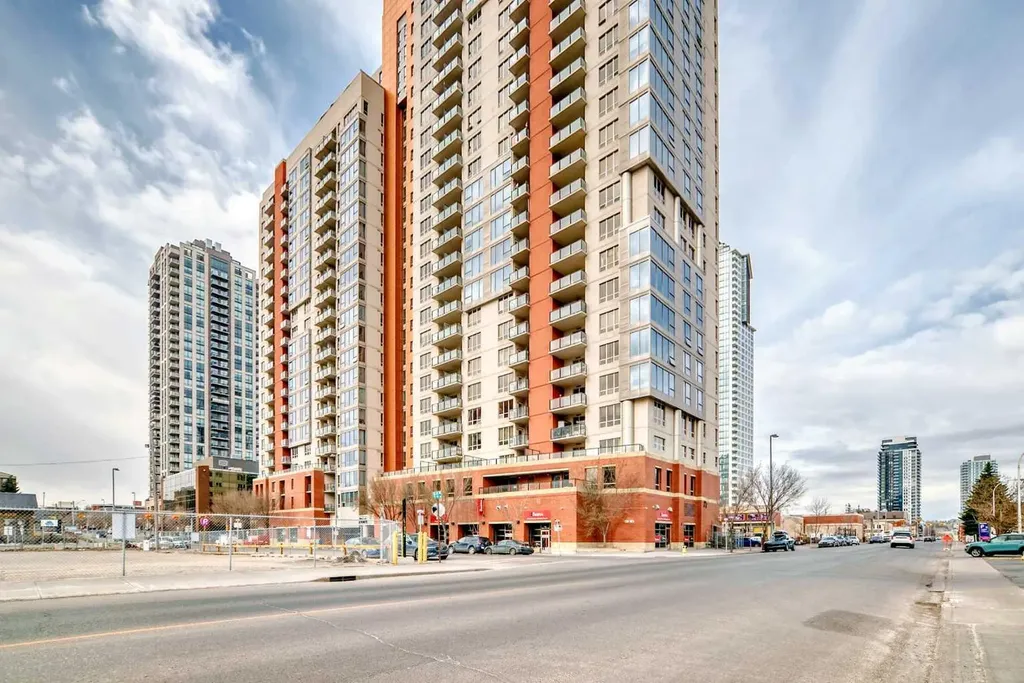 1053 10 Street SW Calgary AB T2R 1S6