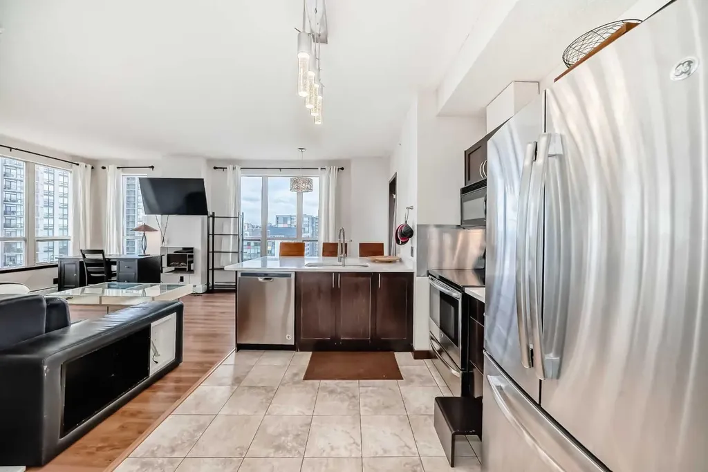 1053 10 Street SW Calgary AB T2R 1S6