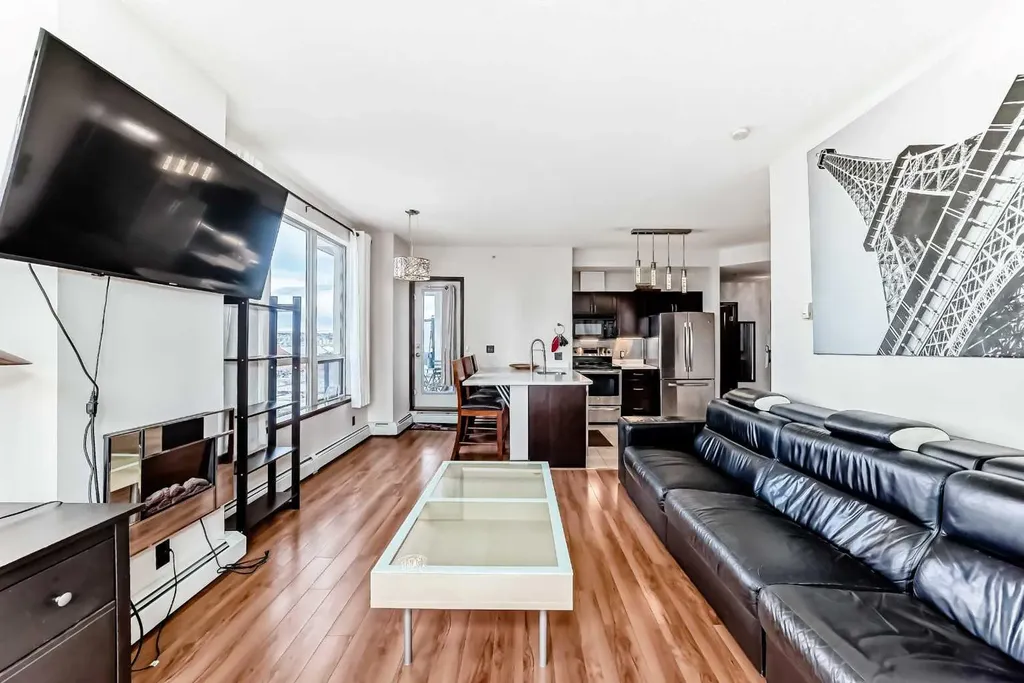 1053 10 Street SW Calgary AB T2R 1S6