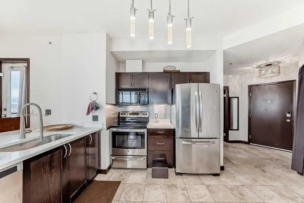 1053 10 Street SW Calgary AB T2R 1S6