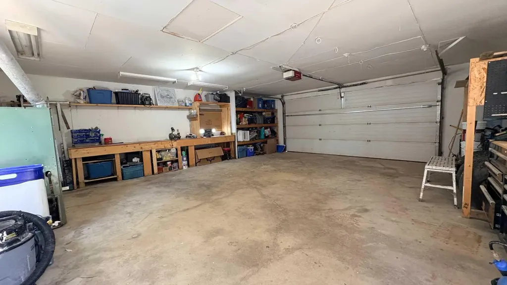 922 5 Avenue Wainwright AB T9W 1C7