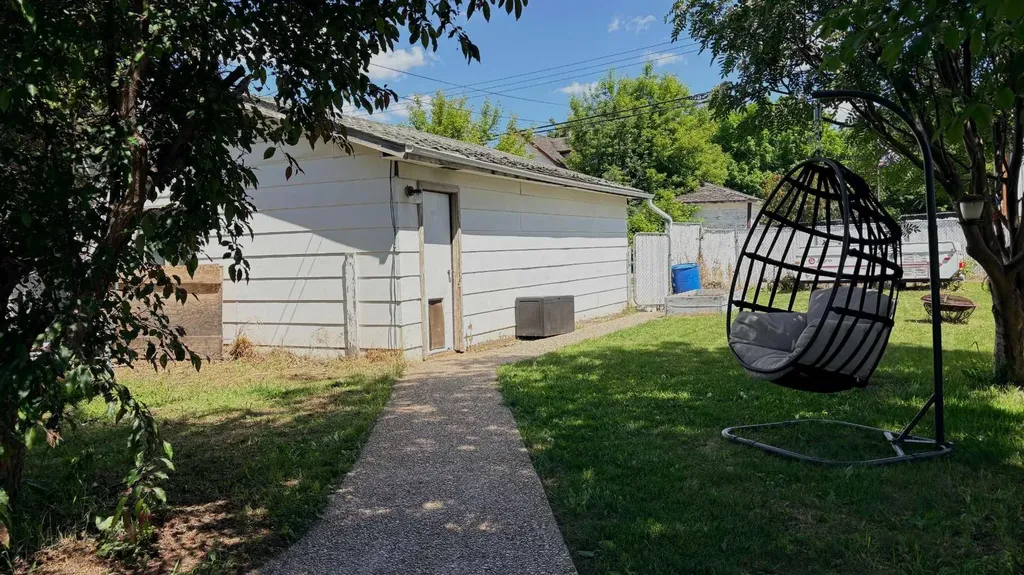 922 5 Avenue Wainwright AB T9W 1C7
