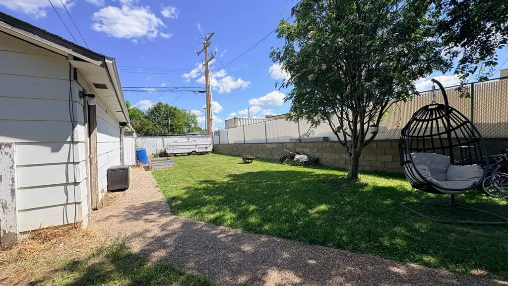922 5 Avenue Wainwright AB T9W 1C7