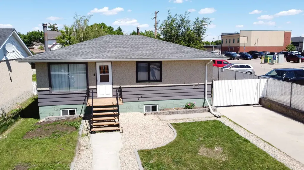 922 5 Avenue Wainwright AB T9W 1C7