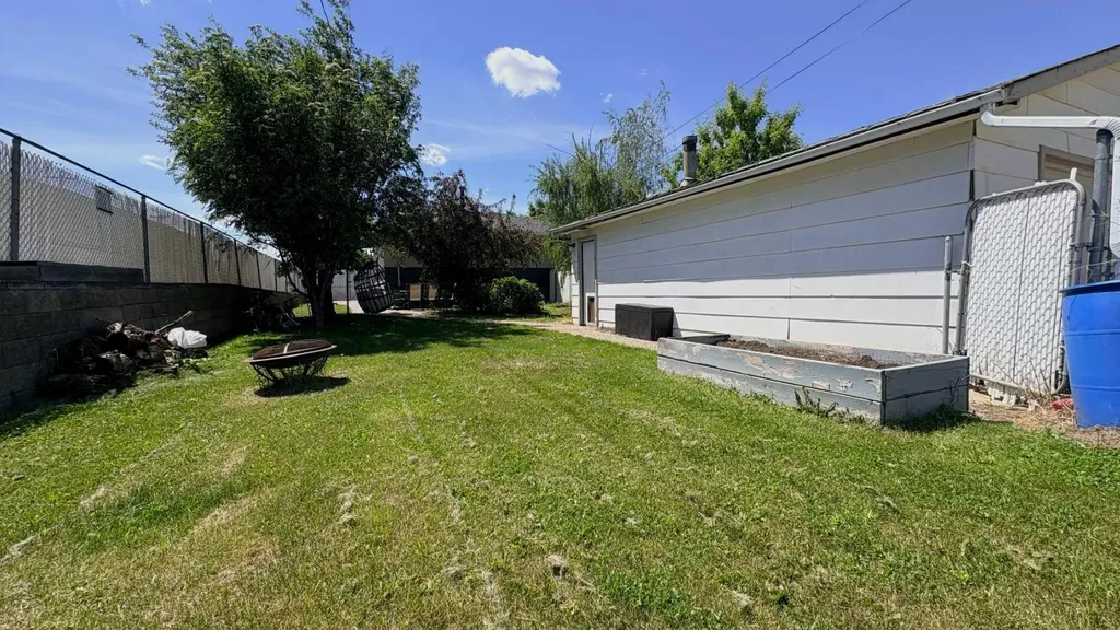 922 5 Avenue Wainwright AB T9W 1C7