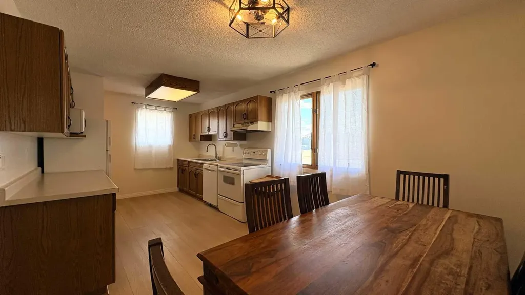 922 5 Avenue Wainwright AB T9W 1C7