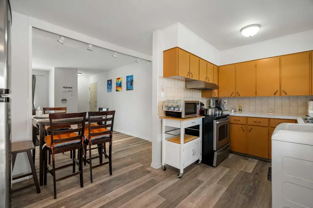 1527 46 Street SE Calgary AB T2A 1N7