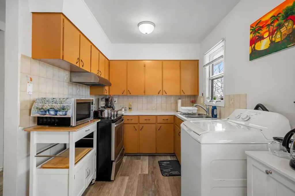 1527 46 Street SE Calgary AB T2A 1N7