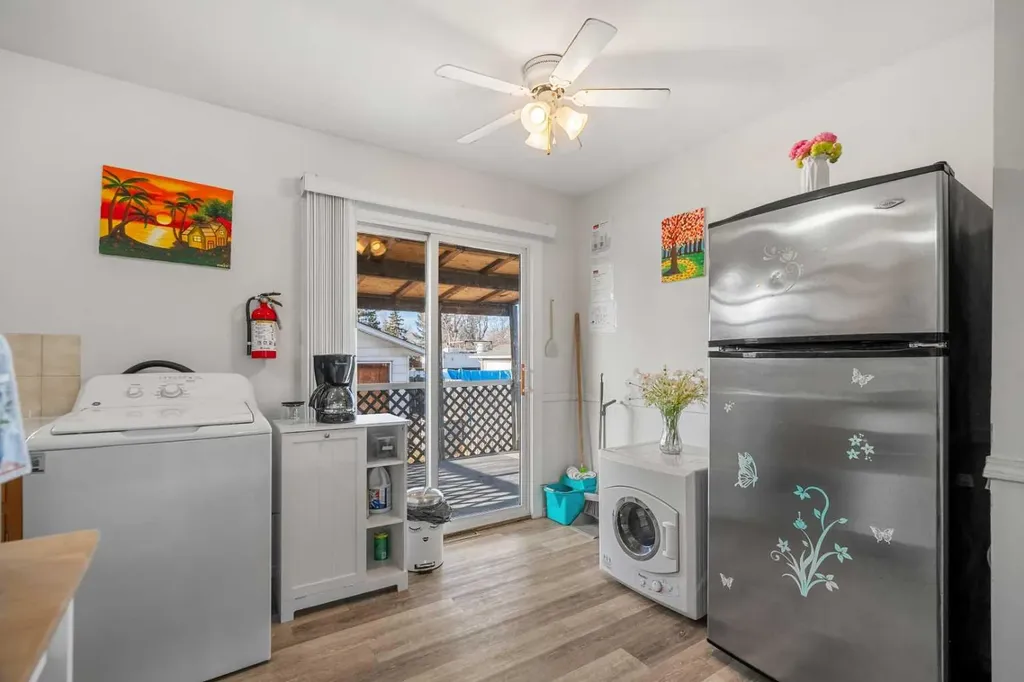1527 46 Street SE Calgary AB T2A 1N7