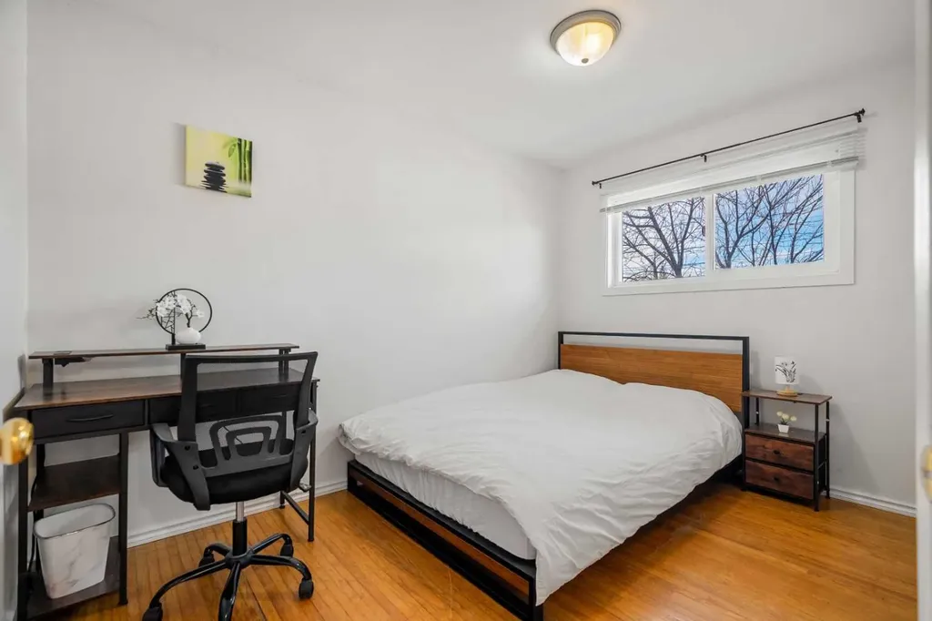 1527 46 Street SE Calgary AB T2A 1N7