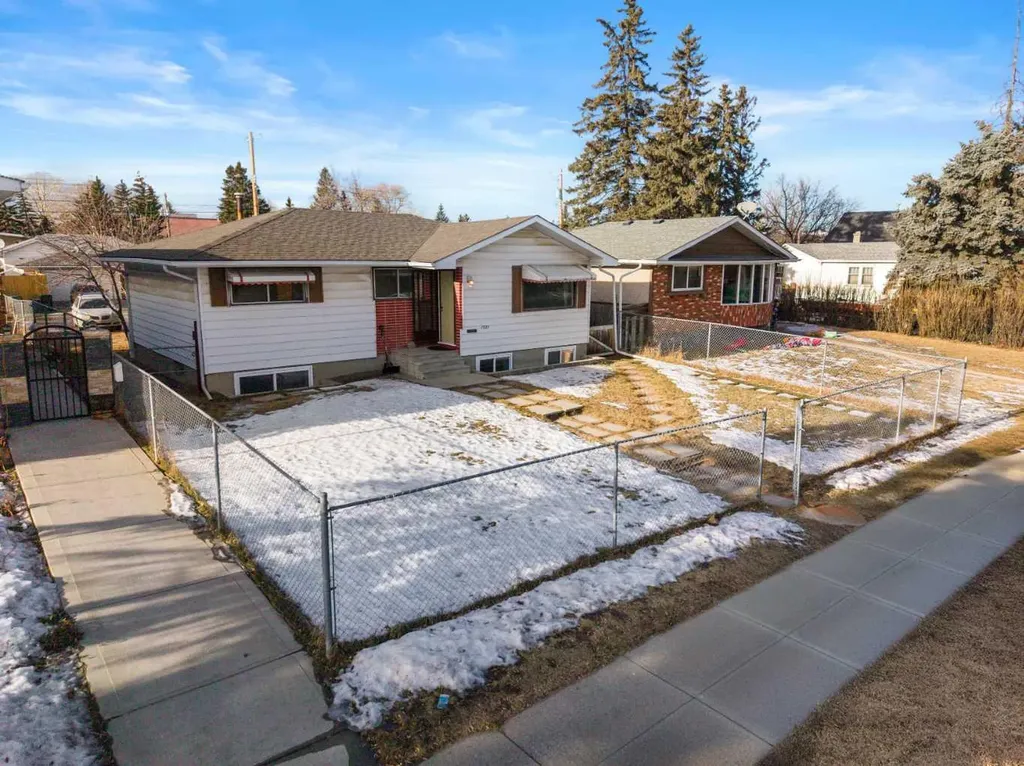 1527 46 Street SE Calgary AB T2A 1N7