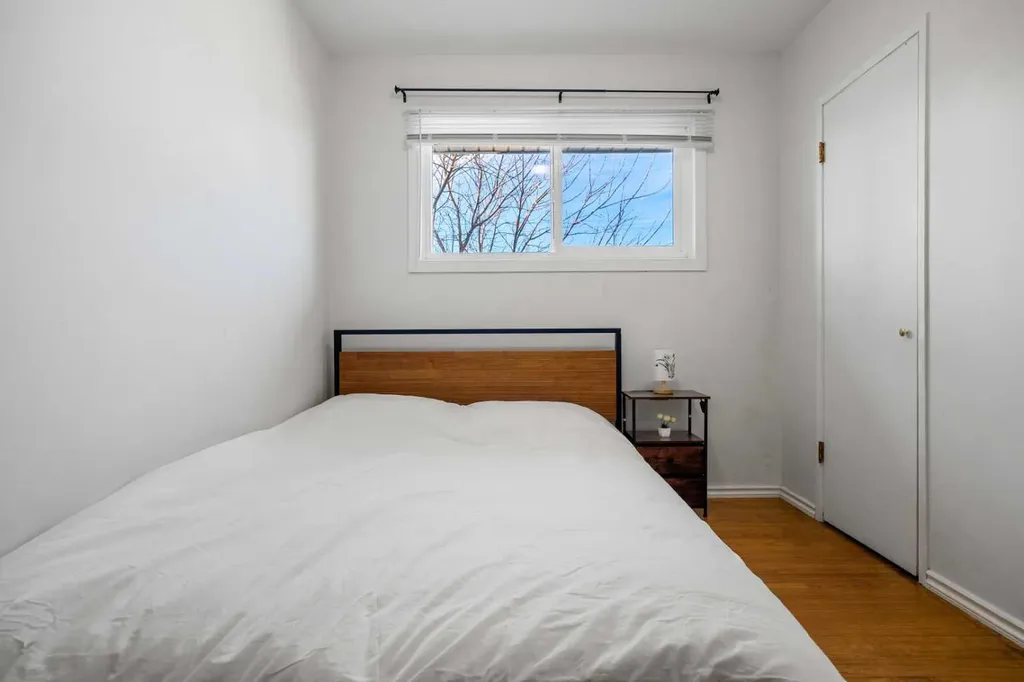 1527 46 Street SE Calgary AB T2A 1N7