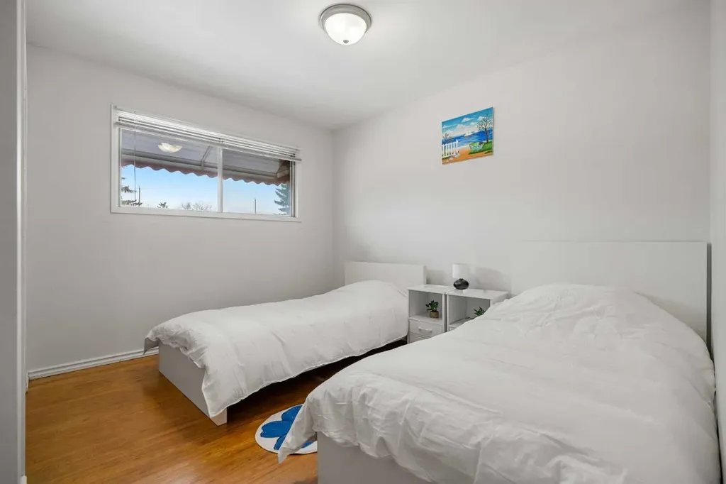 1527 46 Street SE Calgary AB T2A 1N7