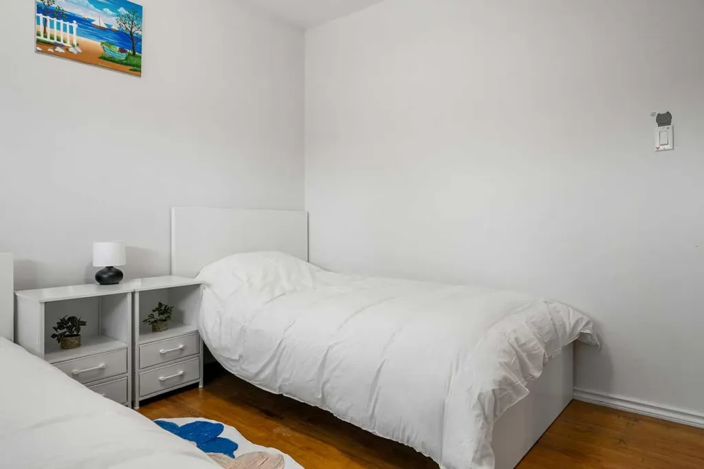 1527 46 Street SE Calgary AB T2A 1N7