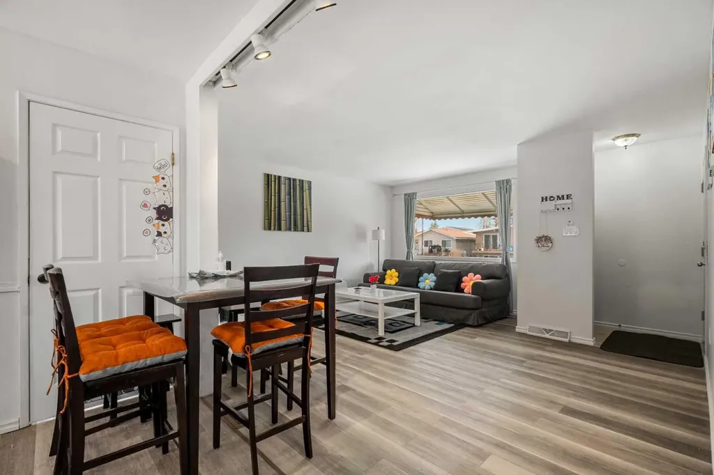 1527 46 Street SE Calgary AB T2A 1N7